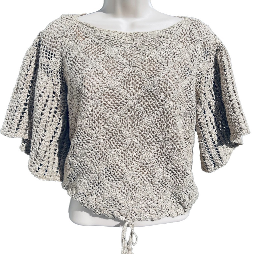 VINTAGE Crochet Boho flutter sleeve crop top with tie bottom size small 8790